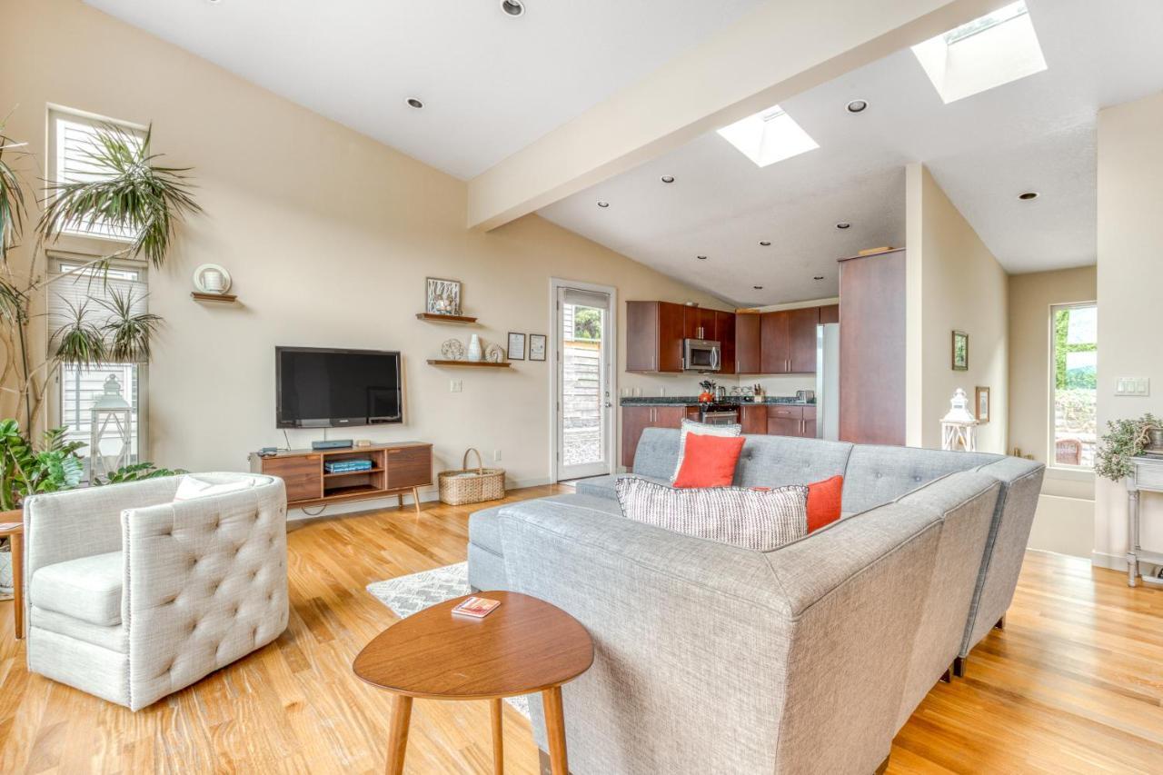 Mt Adams River View House Hood River Bagian luar foto